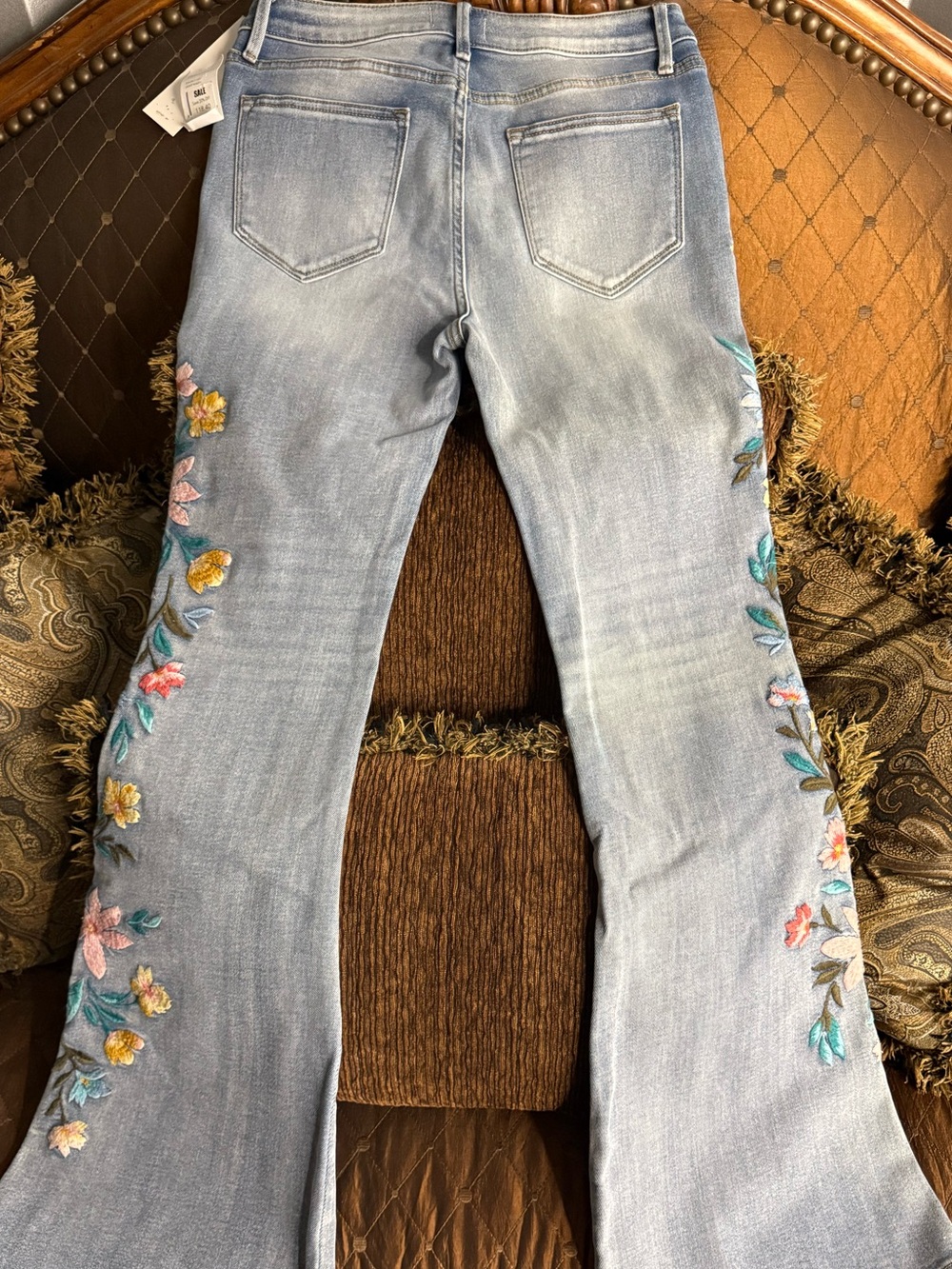 DRIFTWOOD - Farrah 28/34
Driftwood Blue Embroidered Women’s Jeans - Picture 3 of 5
